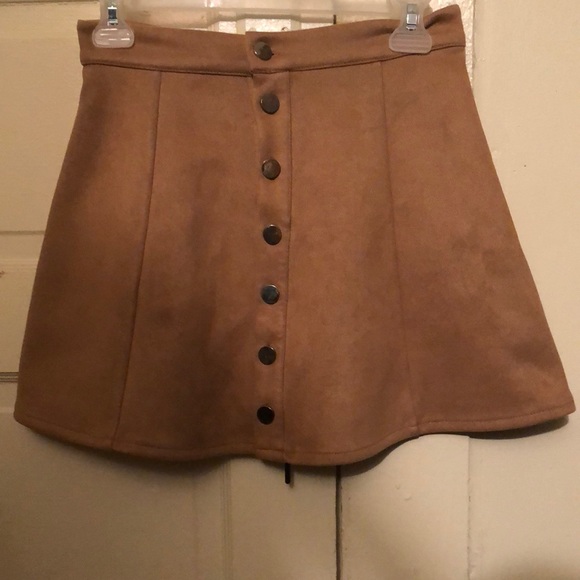 Argstar Dresses & Skirts - Argstar tan button up skirt